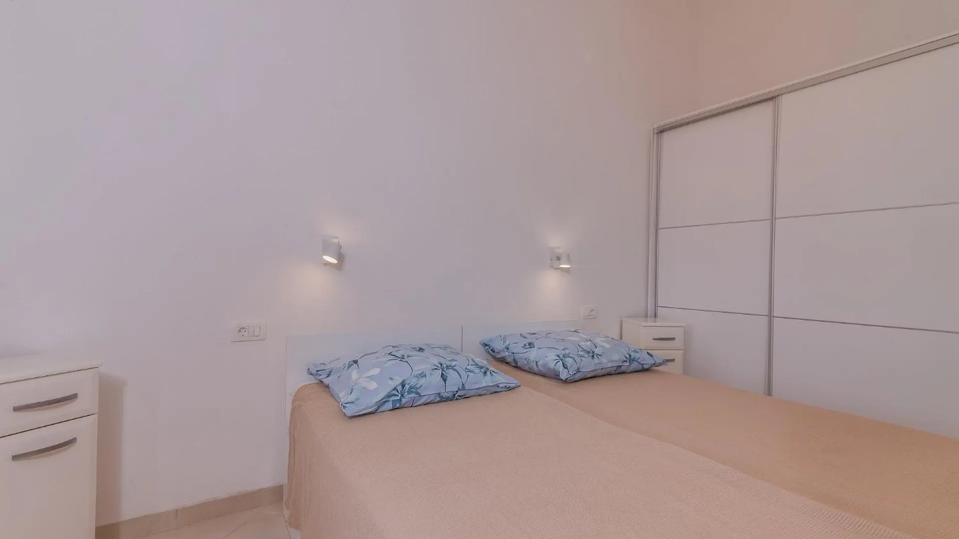 Apartments Ana Zupanje 0*,